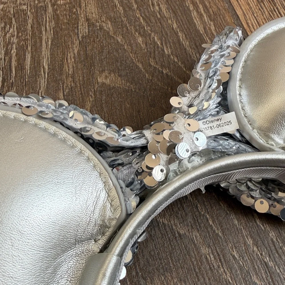 Disney Girls’ Silver Sequin Snowflakes Minnie Mouse Ears Headband—3 Ct